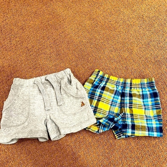 Bundle of Two Pairs of Boys Shorts Size 3-6 Months - Picture 1 of 7